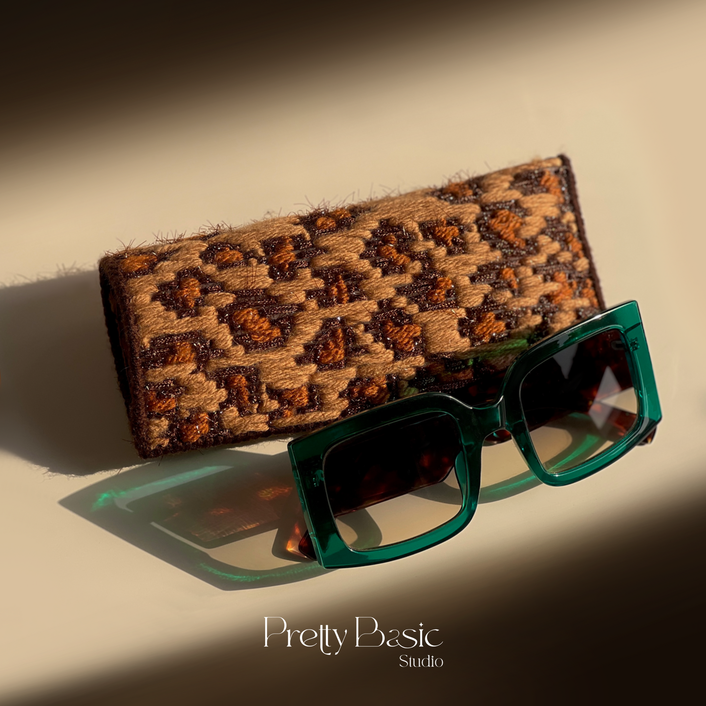 Cheetah TuftedSunglasses case