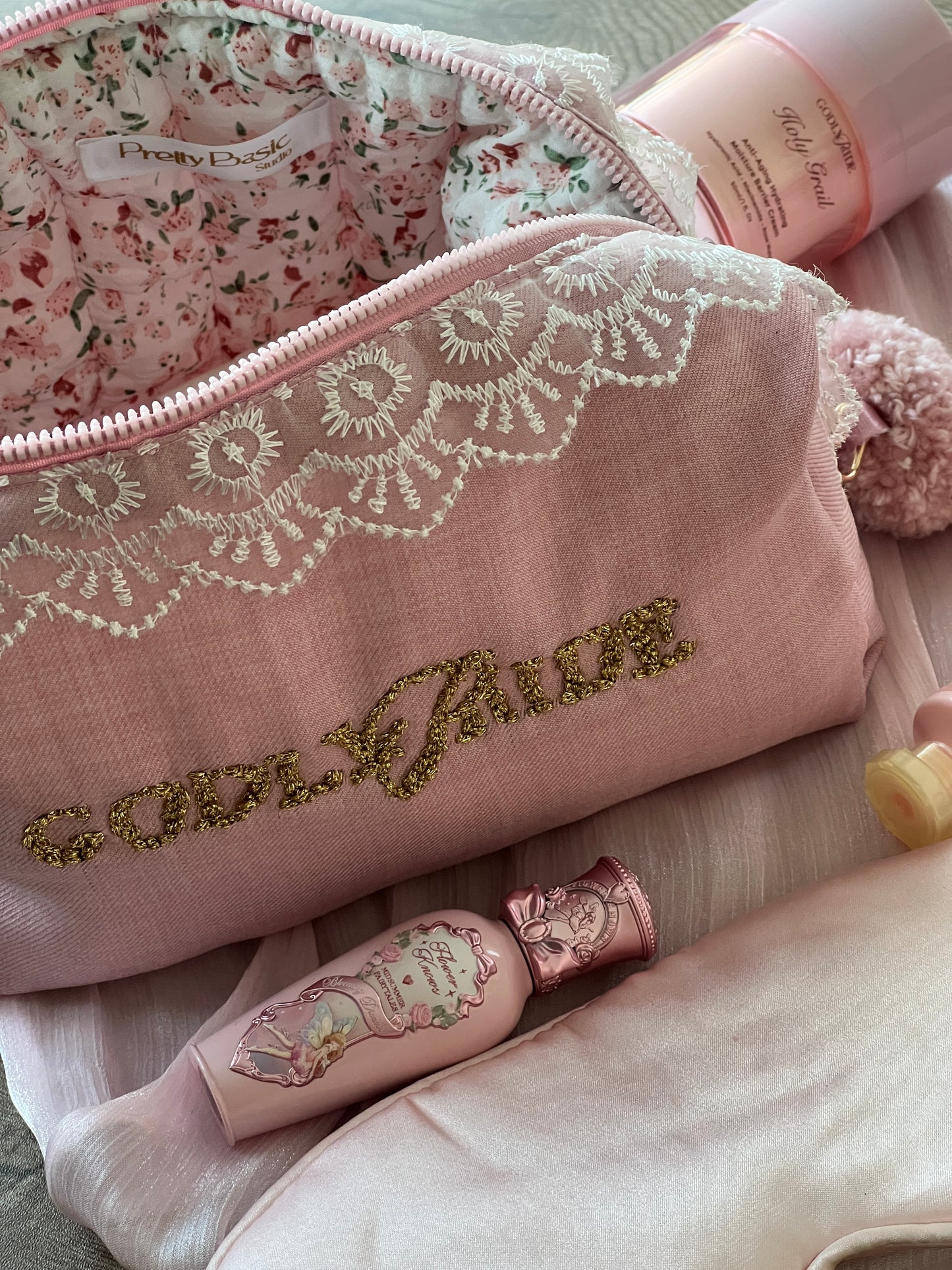 The Custom "Pretty Packed” Pouch