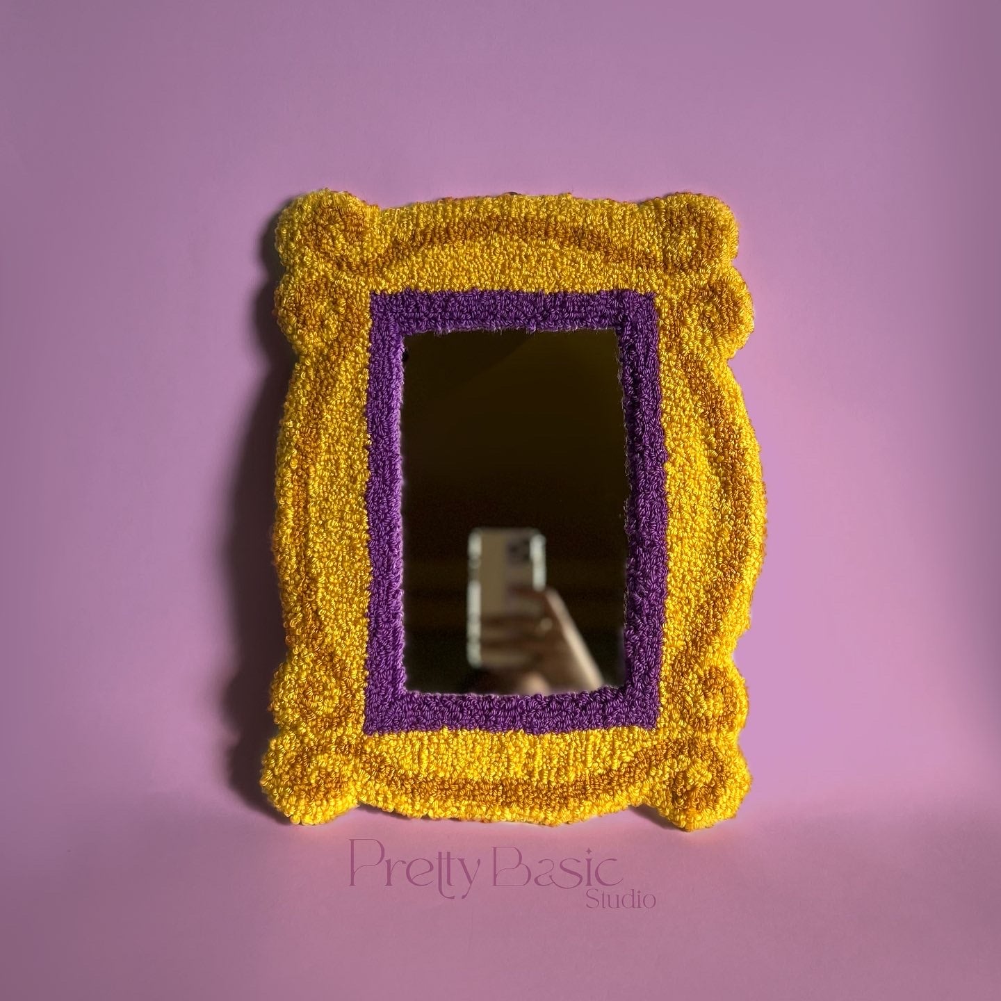 Friends’ frame Hand-Tufted mirror